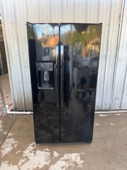 GE Black Refrigerator