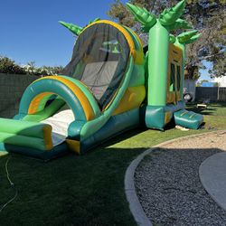 Bounce House Combo with Slide perfect condition 