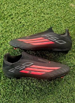 Men's soccer shoes
