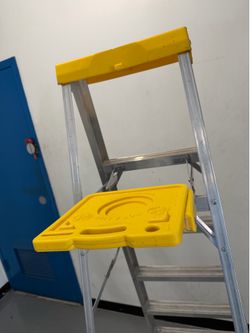 Werner 6 Ft Aluminum Step Ladder – 250 lb Capacity