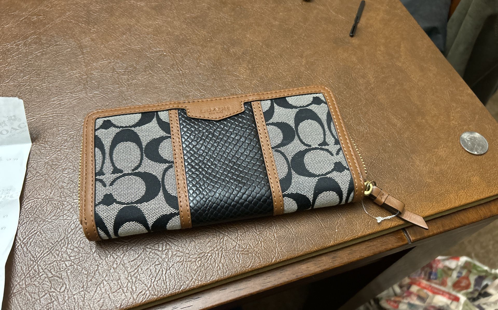 Coach zip wallet in signature canvas with cross Grain leather stripe