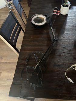 Articulated magnifying lamp