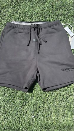 Black essential shorts