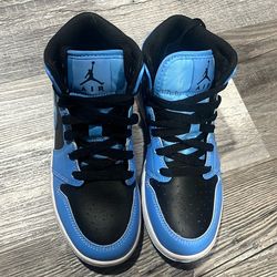 jordan university blue black size 4Y