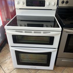 Used 2024 Double Oven 240Volts Convection Oven 6.7 CuFt. Stove