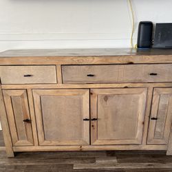 Tvstand/ Buffett Table