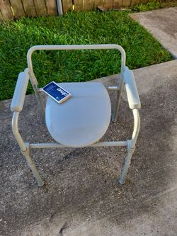 Drive Medical Portable Bedside Commode Chair