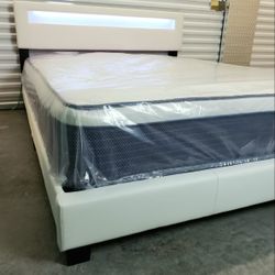 NEW QUEEN PILLOW TOP MATTRESS and BOX SPRING. Bed frame not included 👍