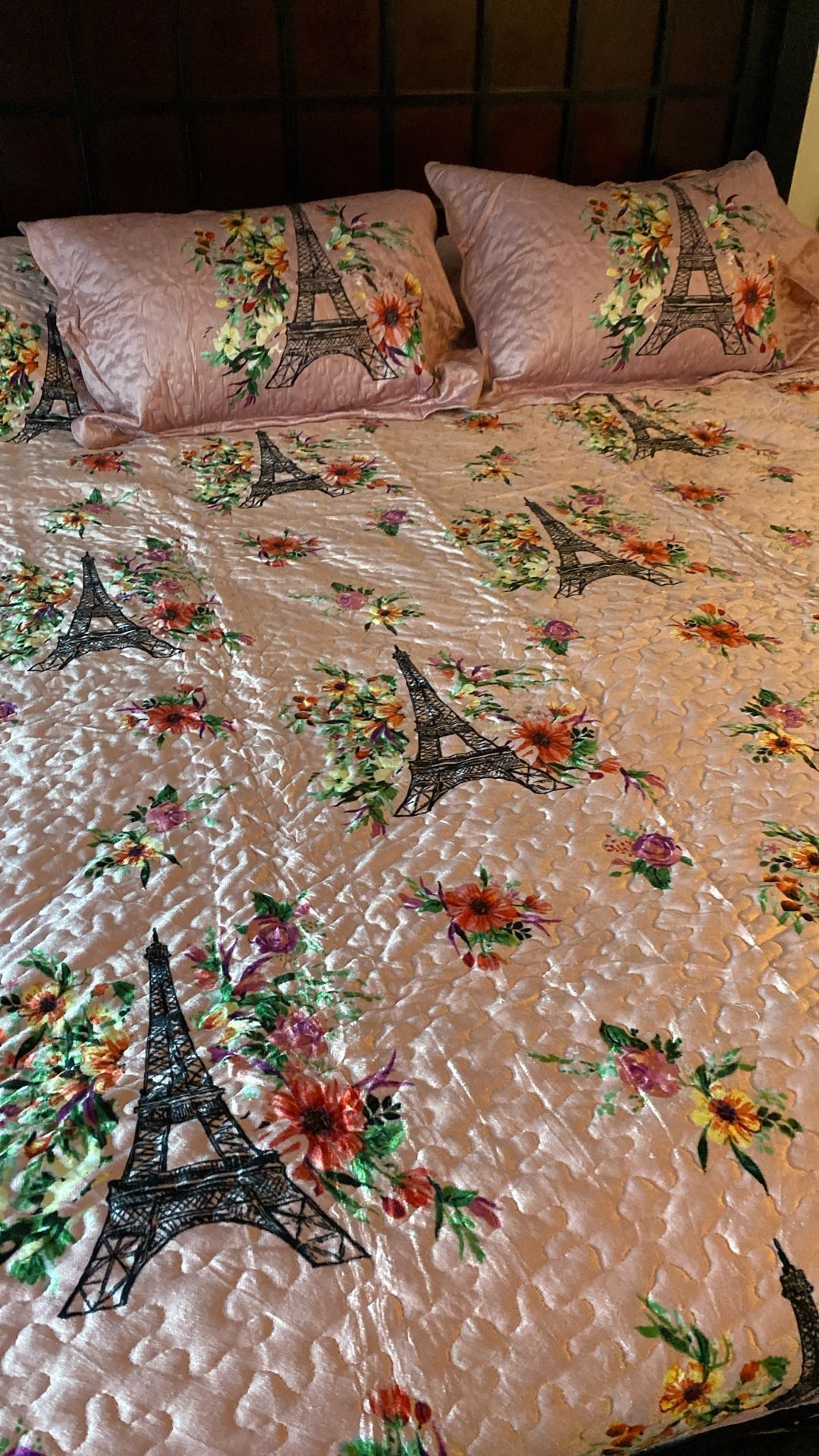 Paris Look For King Size Bed Spread /Colcha Tamaño King Y No Es Grueso Muy Buena Para Tiempos Calorosos.