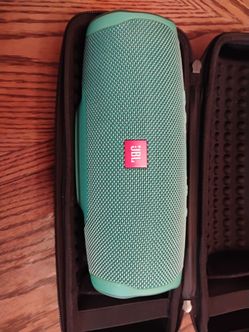 JBL charge 4 wireless Bluetooth speaker (teal)