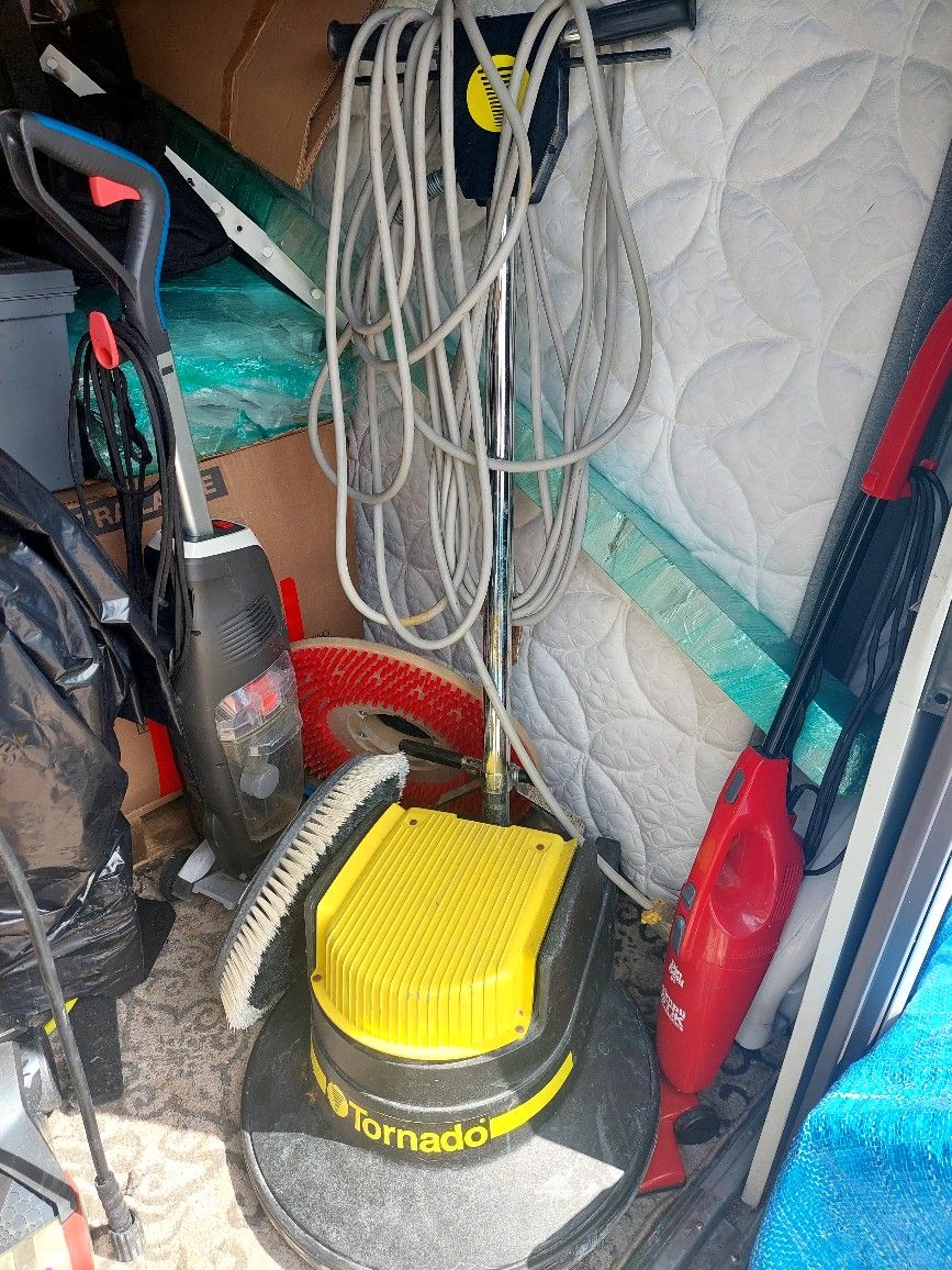 Floor Scrubber Machine
