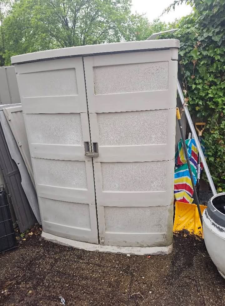 Price Is Firm.. Rubbermaid Storage Shed
