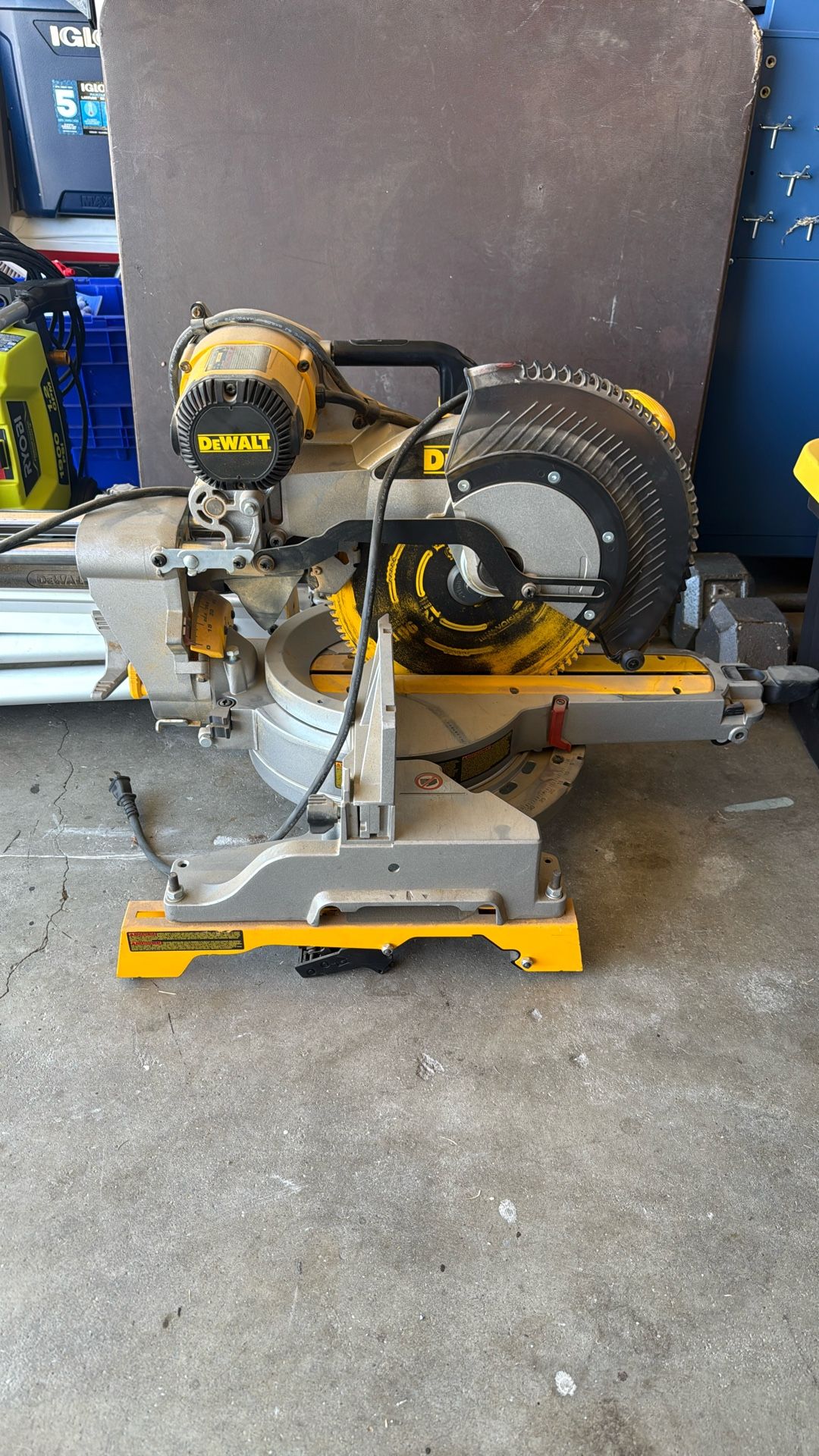 Dewalt Compound Miter Saw