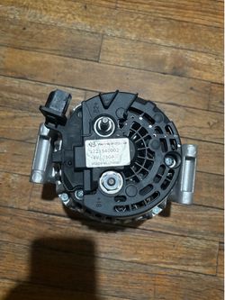 New Mercedes-Benz Alternator OEM (contact info removed)002 C/E/CLK/SLK 2005-2010