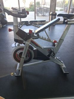 Free motion carbon indoor cycle