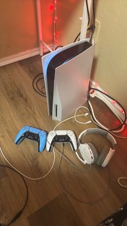 Ps5, 2 controllers and headset