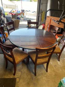 Round Ethan Allen dining room table