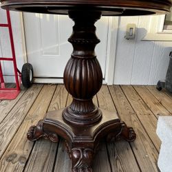 30” Round Accent Table 