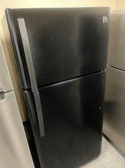 Kenmore Top Mount Refrigerator - Black, Well-Maintained, Adjustable Shelves