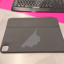 2025 iPad Pro 13” M5 Magic Keyboard
