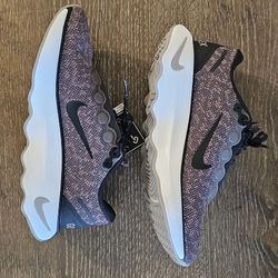 Nike Motiva - NEW Size 7