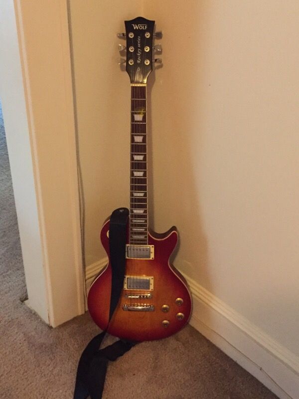 Les Paul Style Electric Guitar - NEW STRINGS!