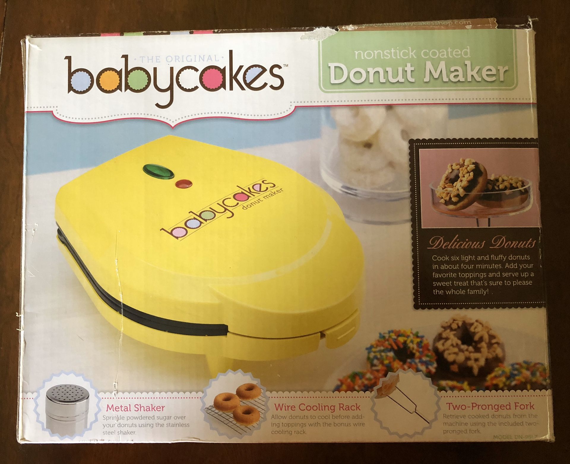 Doughnut Maker - Babycakes Nonstick Coated