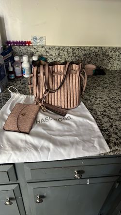 Michael Kors Bucket Bag with Wallet