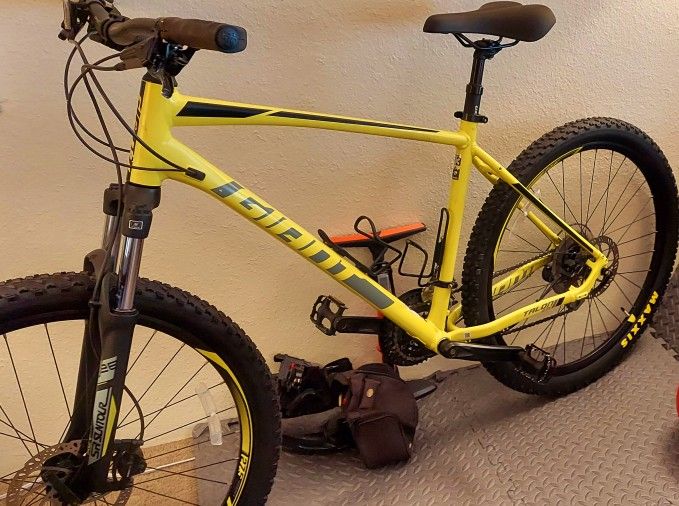 Mens Large Size Talon 3 Mountain Bike by Giant