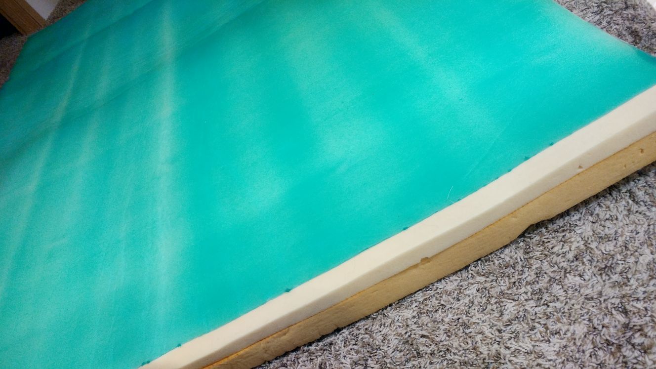 4 inch thick queen size tempra-pedic memory foam mattress topper with cooling gel layer. Originally bought for 169.99$