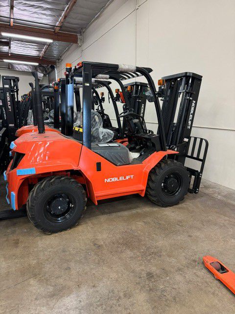 BRAND NEW FORKLIFTS MONTACARGAS NUEVOS