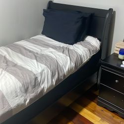 Twin size bed