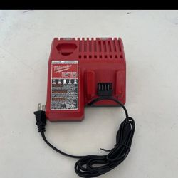 Milwaukee 48-59-1812 M12 M18 18V 12V Dual Voltage Battery Charger