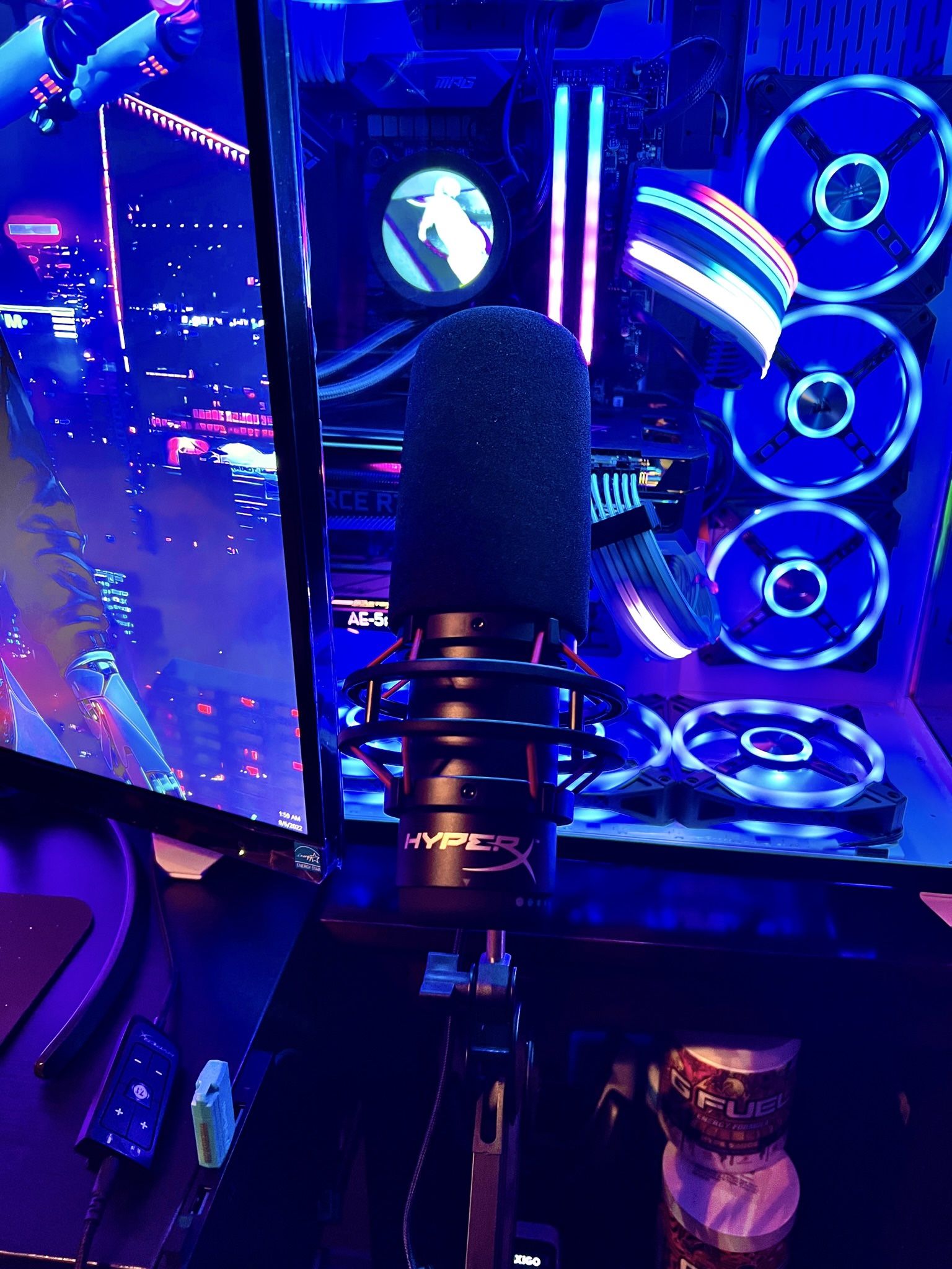 HyperX QuadCast Microphone With Pop Filter, Boom Mic & Arm