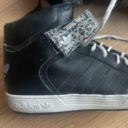 Men’s Leather Adidas Mid High Top Basketball Shoes Sz 9.5
