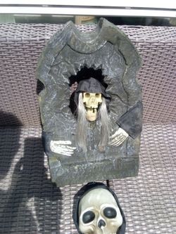 Tombstone  and skull