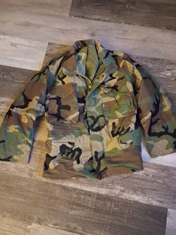 ARMY TOPS AND BOTTOMS -Extra small -Extra short, inseam 29 1/2 ,waist 27-31 inches..use for Halloween costume or use bottoms for school.