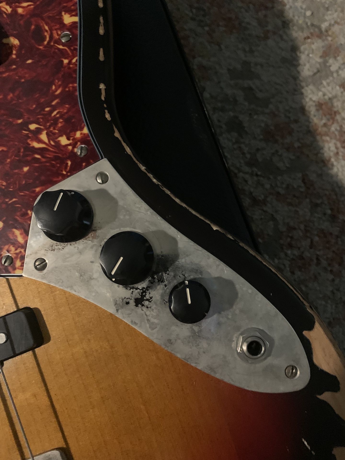 CUSTOM BUILT JAZZ BASS FRETLESS