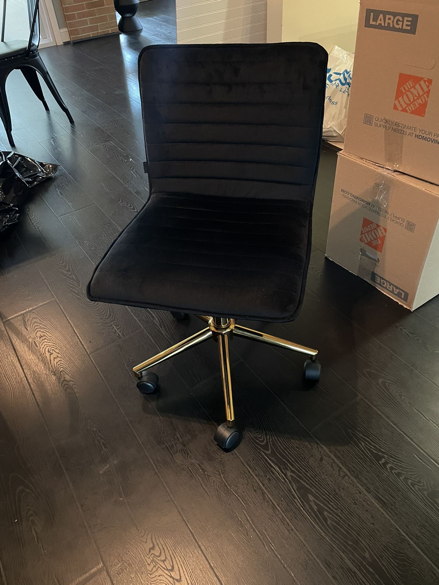 Office Chair And Table