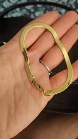 Gold tone bracelet