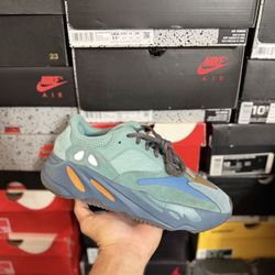 Adidas Yeezy 700 Faded Azure size 9.5 VNDS 
