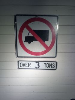 Street sign no trucks