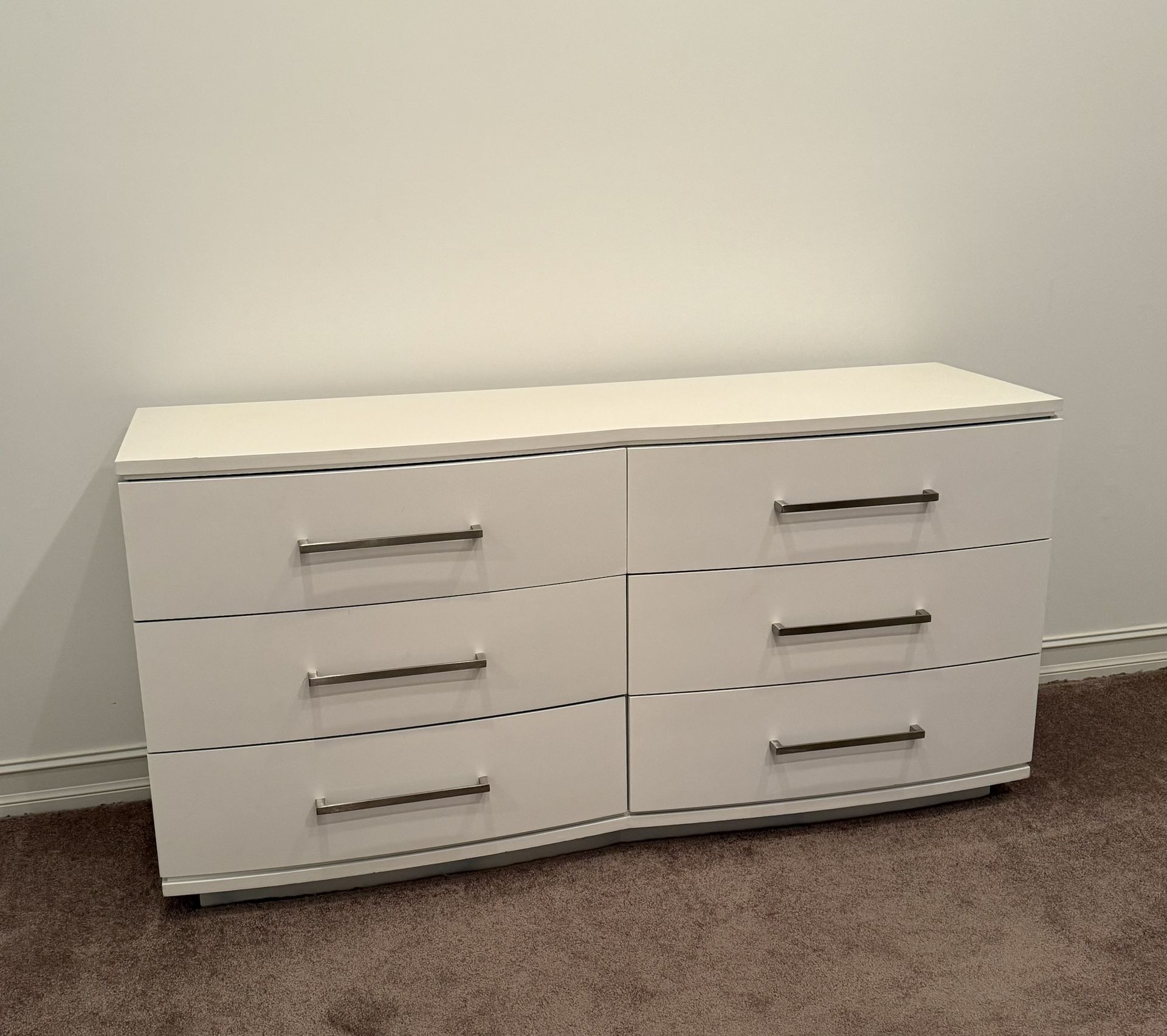 Dresser & 2 Nightstands