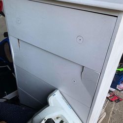 Needs Knobes And Little Repairs For Glue