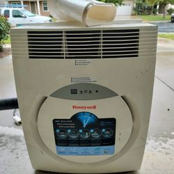 Honeywell 8000 BTU Portable Air Conditioner With Attachments