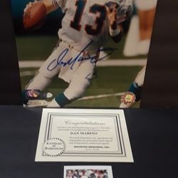 Miami Dolphins Great Dan Marino Signed 8 X 10 Photo And Card