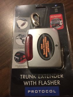 Truck extender with flasher