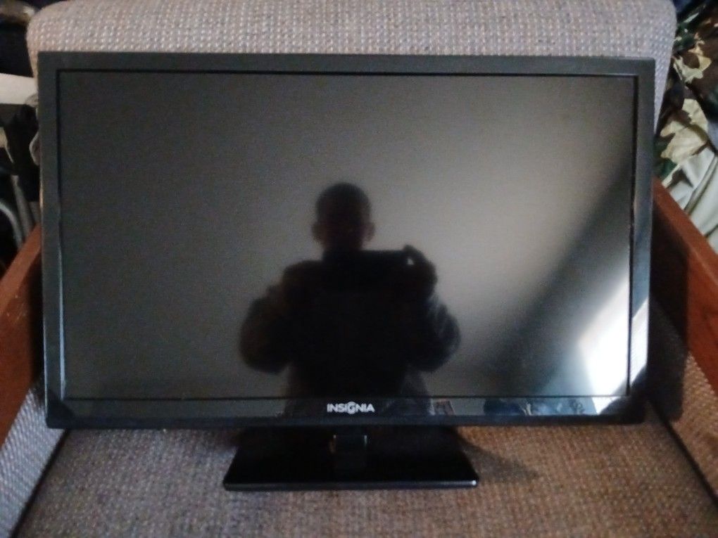 Insignia 24" Smart TV