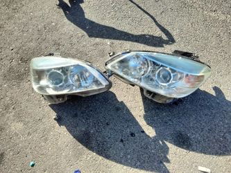 2008-2011 Mercedes C250/300 headlights (halogen bulb) with lights bulbs and accessories OEM.