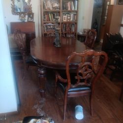 Thomasville Dinning Room Set W/ 2 Ext. & 6 Chairs